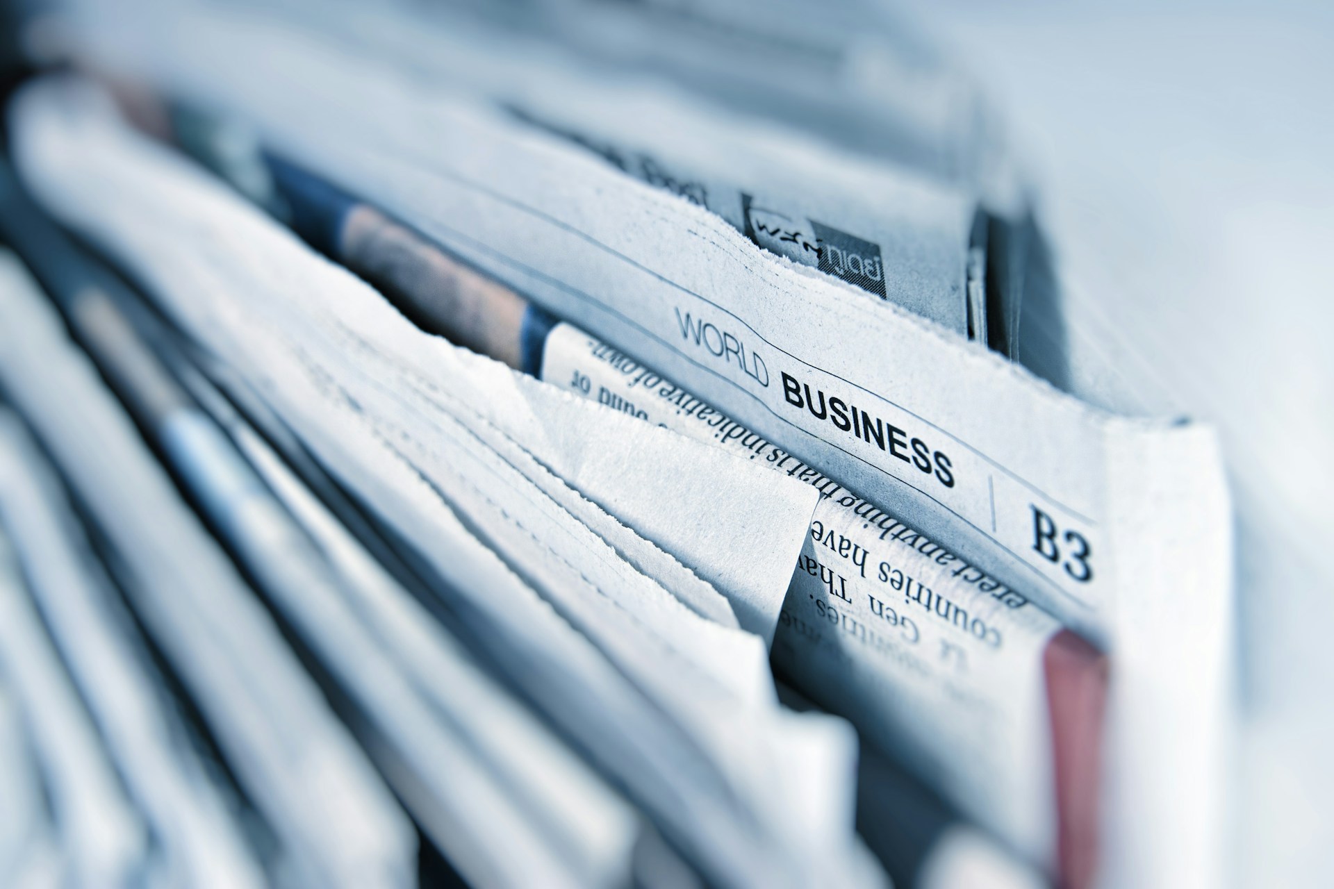 Using authentic news articles in business English courses